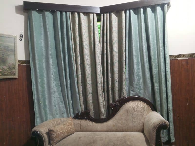 heavy veltet type curtains 1