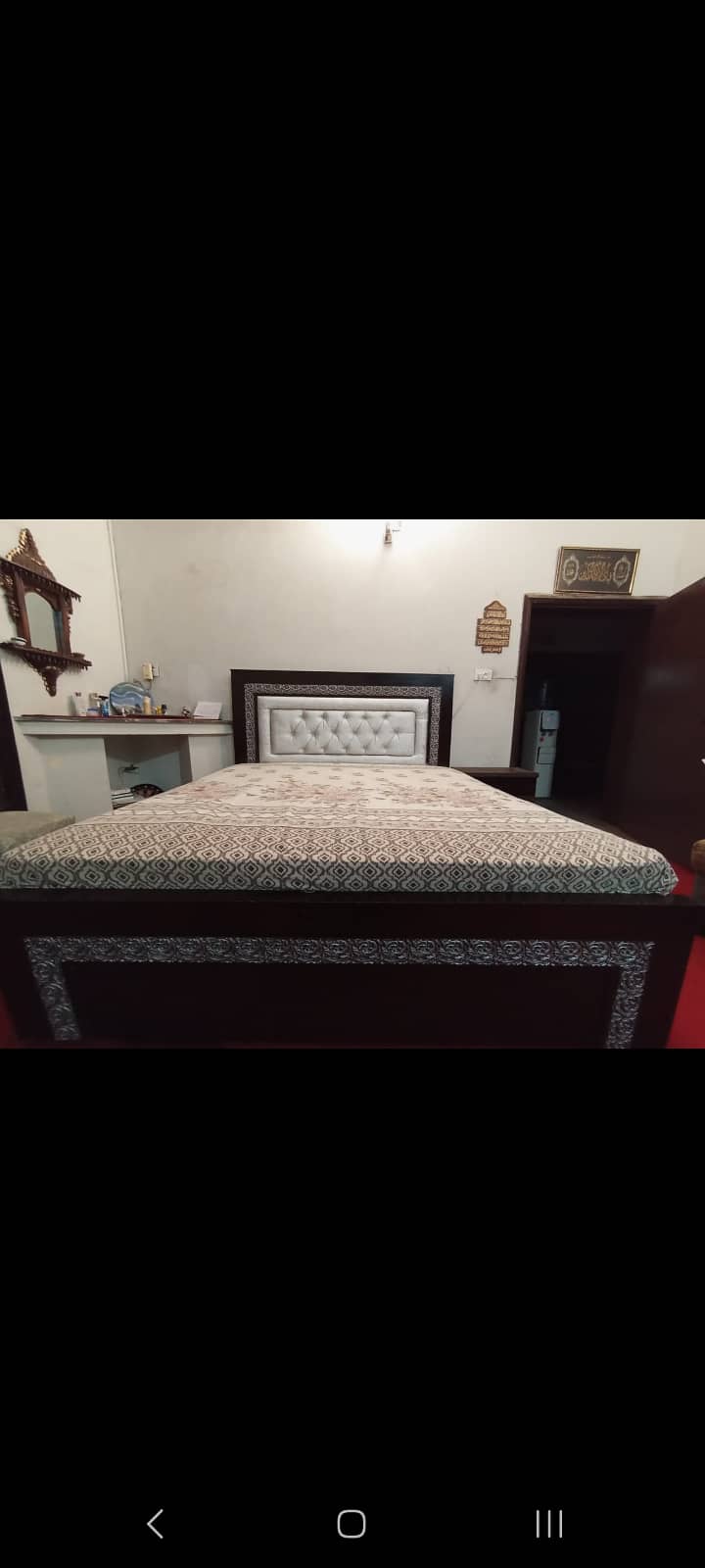 King size bed with 2 side tables 0