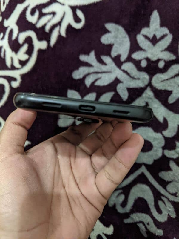 Google pixel 4a 5g with screen air pods 3