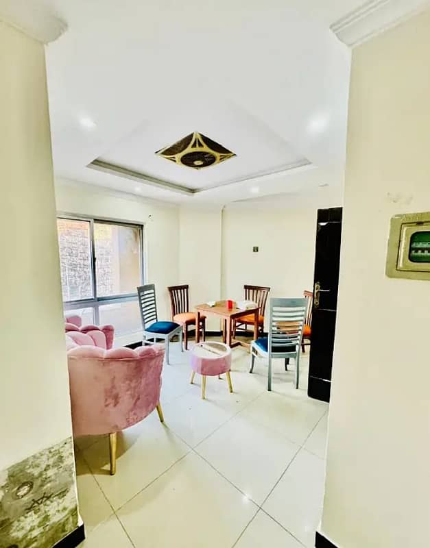 Bahria town Rawalpindi phase 7 2 bed apartment available for rent 1100sqft Long time and short time Family plaza Each and every think Ava this apartment 1