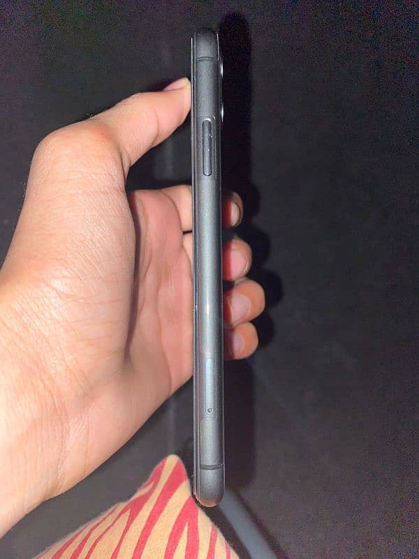 Iphone 11 Black Colour 10/10 Sisha condition 4