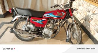 Honda125 model 2024. km3900 red color one hand use