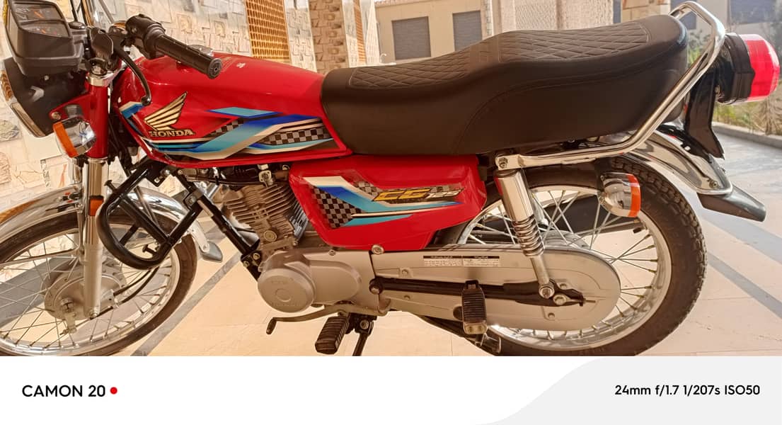 Honda125 model 2024. km3900 red color one hand use total documents ok 1