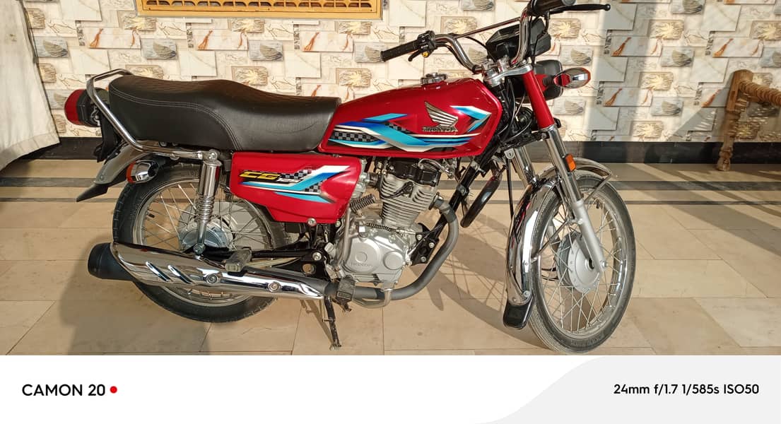 Honda125 model 2024. km3900 red color one hand use total documents ok 2