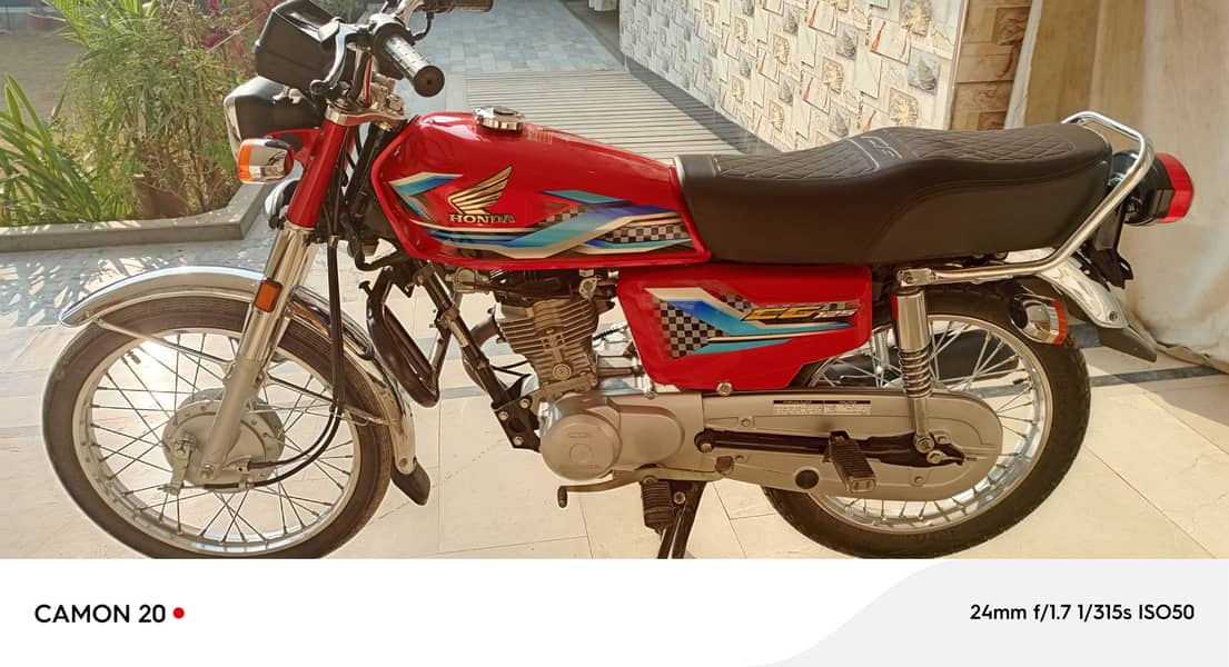 Honda125 model 2024. km3900 red color one hand use total documents ok 7