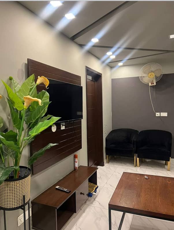 1 Bedroom VIP Full furnish flat per day available in Bahria town Lahore 2