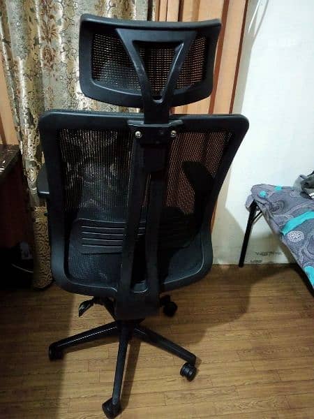 office chair . adjuted arms , hight, bend and headrest 1