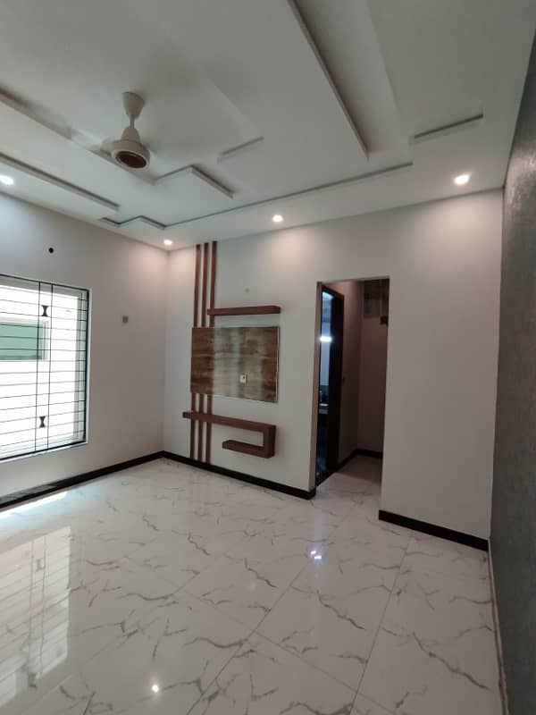 10 MARLA BRAND NEW HOUSE FOR SALE IN NASHEMAN E IQBAL PHASE 1 4