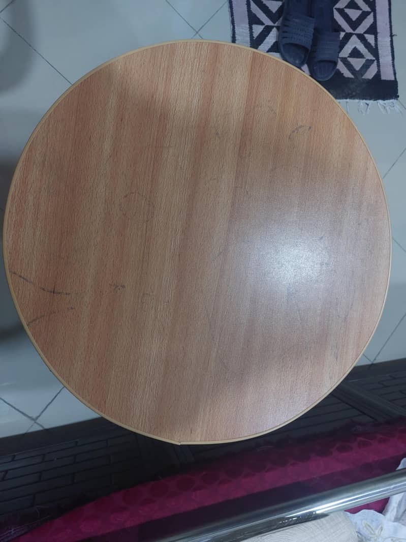 Round wooden table with metal legs 1