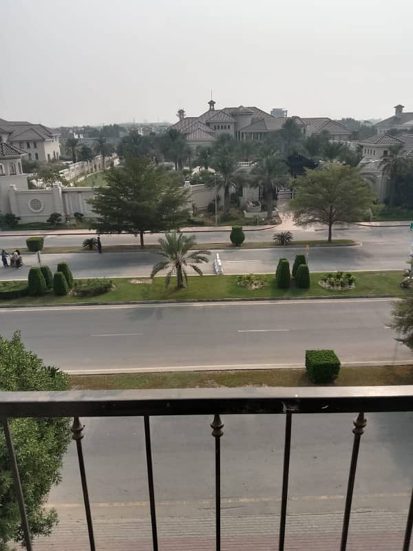 1 Bedroom VIP Full furnish flat per day available in Bahria town Lahore 1