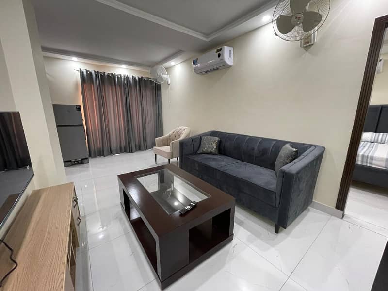 1 Bedroom VIP Full furnish flat per day available in Bahria town Lahore 4