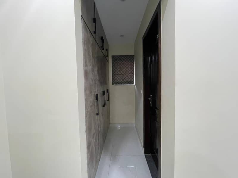 1 Bedroom VIP Full furnish flat per day available in Bahria town Lahore 17