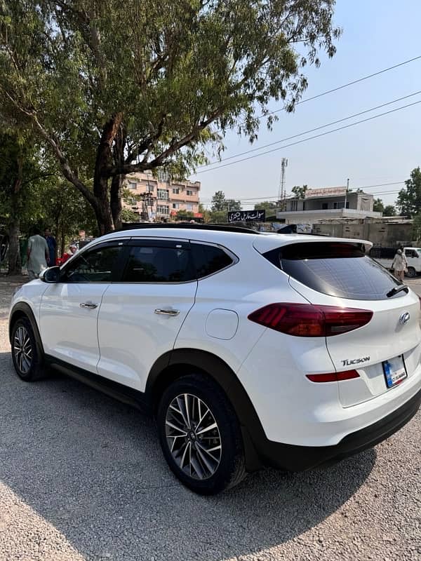 Hyundai tucson AWD A\T Ultimate 2022 4