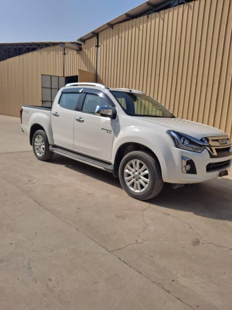 Isuzu D-Max V-Cross Automatic 3.0 2022 2