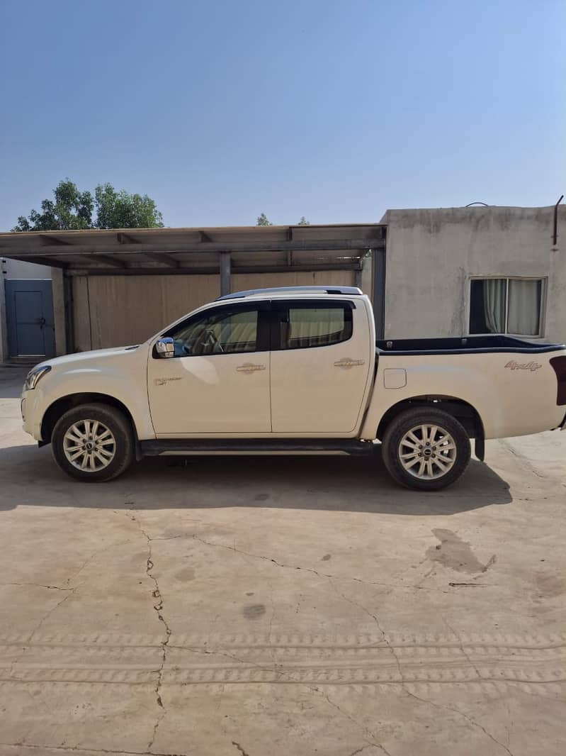 Isuzu D-Max V-Cross Automatic 3.0 2022 5