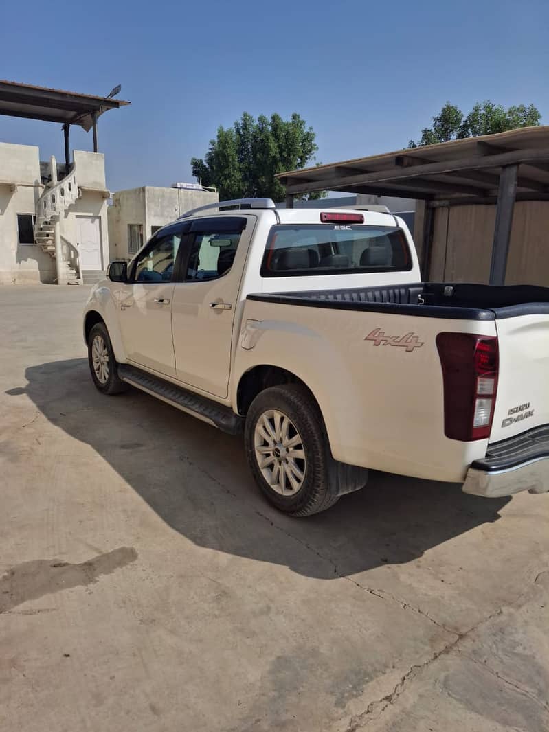 Isuzu D-Max V-Cross Automatic 3.0 2022 6