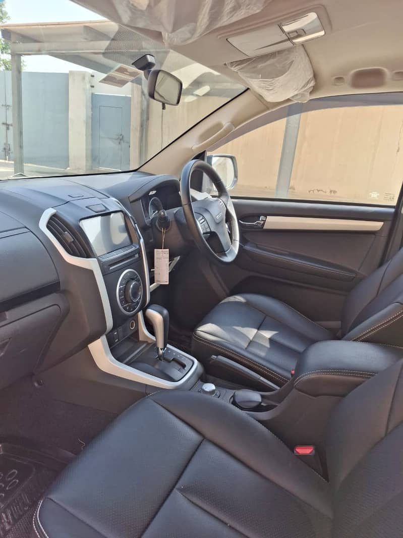 Isuzu D-Max V-Cross Automatic 3.0 2022 9