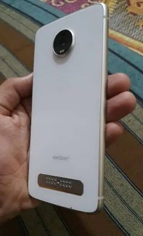 moto z4 128gb new set white color 2