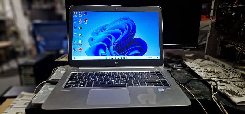 HP I7-6TH GEN 1040 G3 FOLIO 8gb ram 256gb ssd fast 2