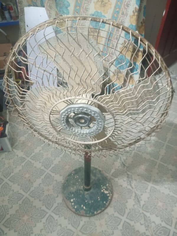 Pedestal fan heavy metal 0