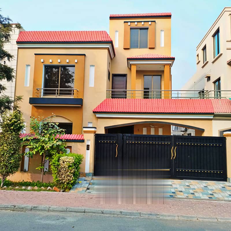 10 Marla House For Sale in Bahria Town Lahore. 0