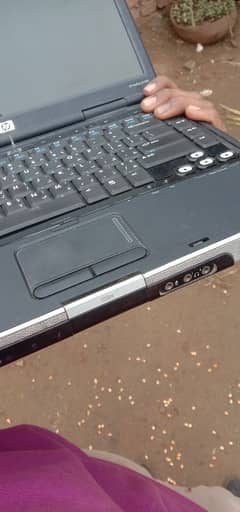 HP laptop dv 1000