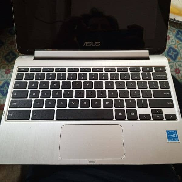 ASUS 360 Chromebook Touchscreen 8