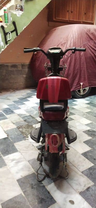 YJ future electric scooter in red colour 1