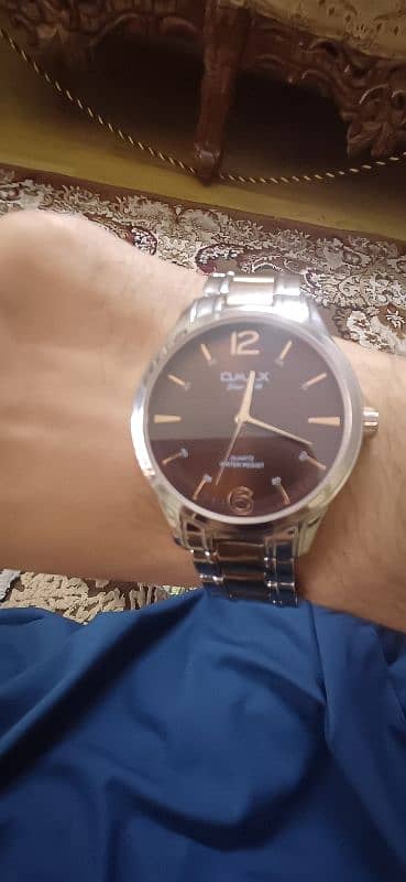 Omax Gold-Plated Analog Watch - Like New" 7