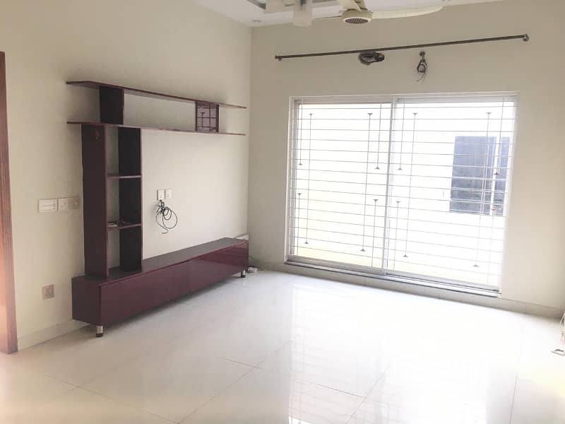 10 Marla Upper portion available for rent in phase 3 DHA Lahore 5