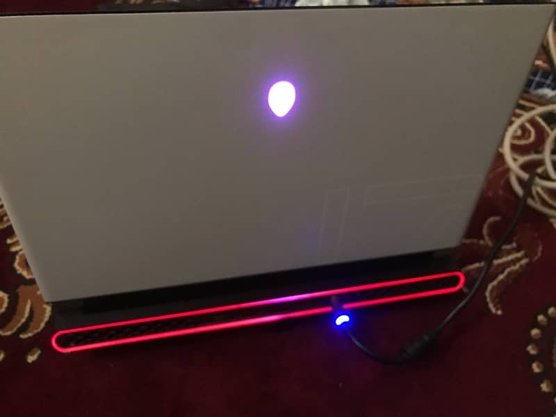 ALIENWARE M17 R3 1