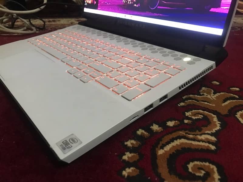 ALIENWARE M17 R3 11