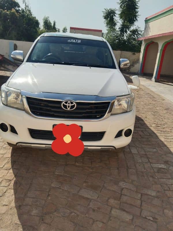 Toyota Hilux 2016 1