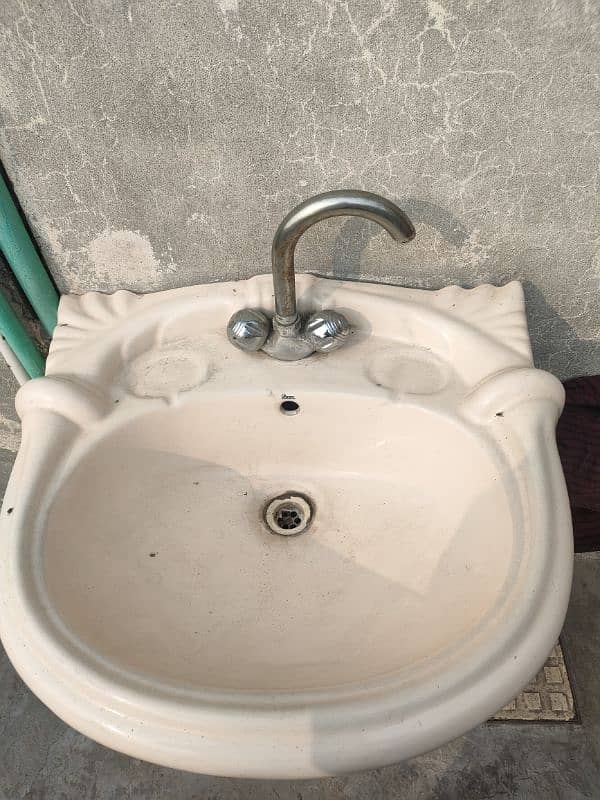 Used wash Basin with tab. 0