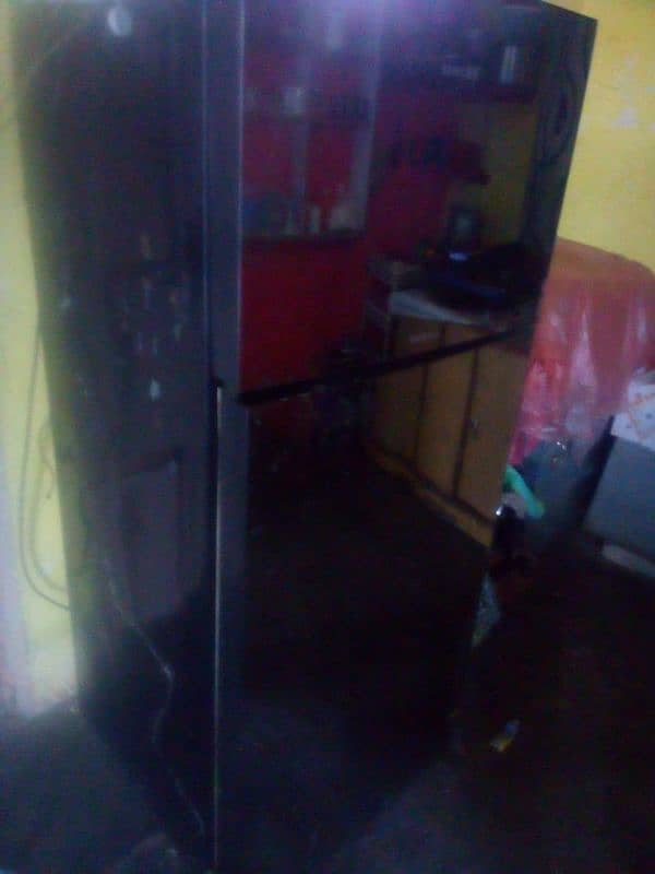 singer full size fridge. good condition 0