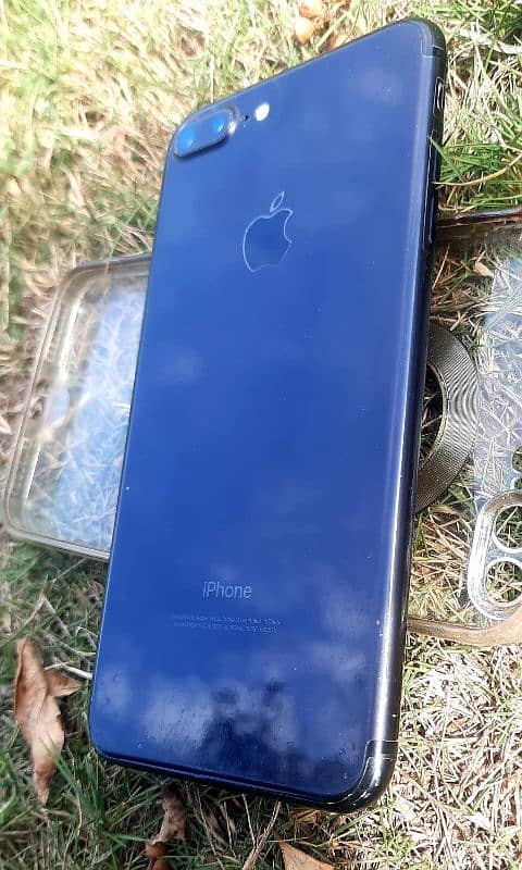 7 plus black color 0