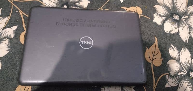 Dell i3 6th generation 4gb 256 gb SSD  5 hours bettry timing 1