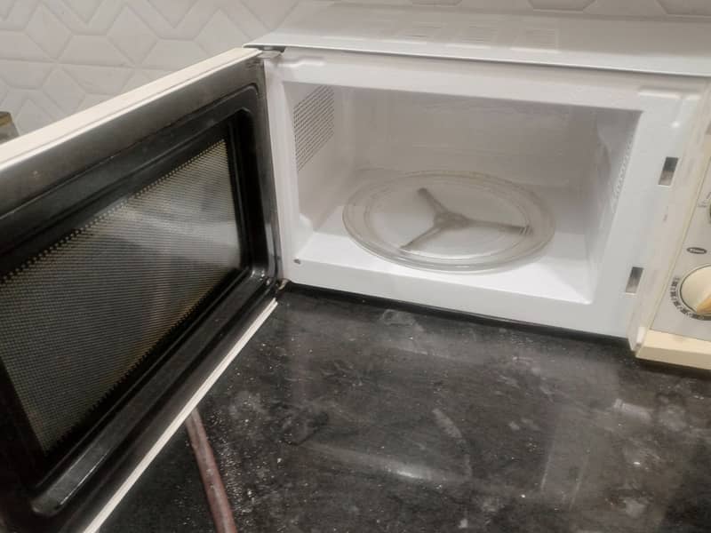 Orient 20L Microwave oven for sale at (Lalpul Muhgalpura Lahore) 2