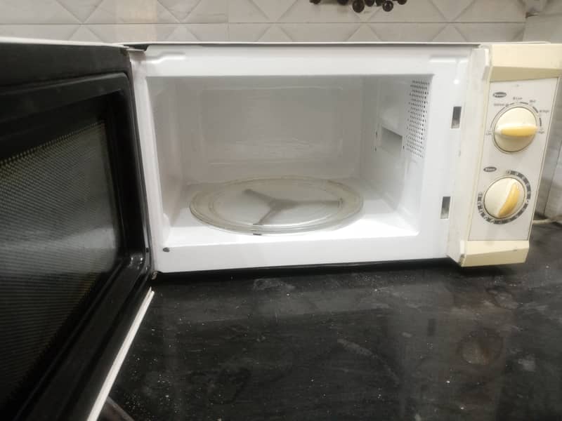 Orient 20L Microwave oven for sale at (Lalpul Muhgalpura Lahore) 3