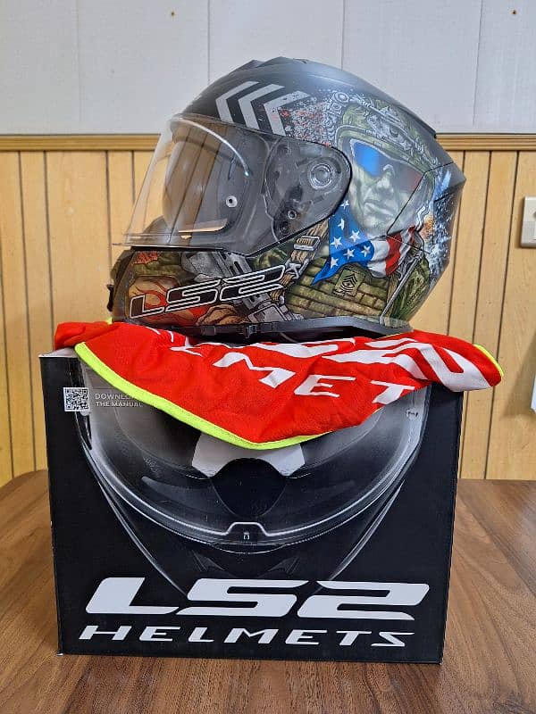 LS2 Helmet + safety accessories 9