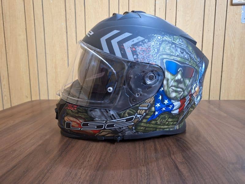 LS2 Helmet + safety accessories 5