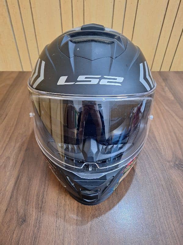 LS2 Helmet + safety accessories 1