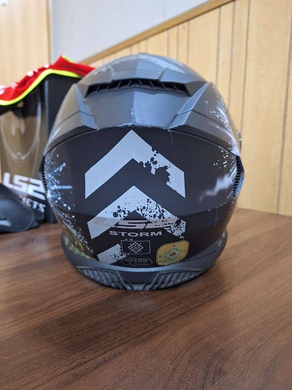 LS2 Helmet + safety accessories 7