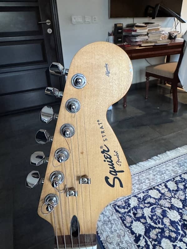 fender squier stratocaster electric guitar 6