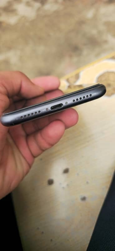 iphone 11 64 gb condition used 85 percent battery health 7