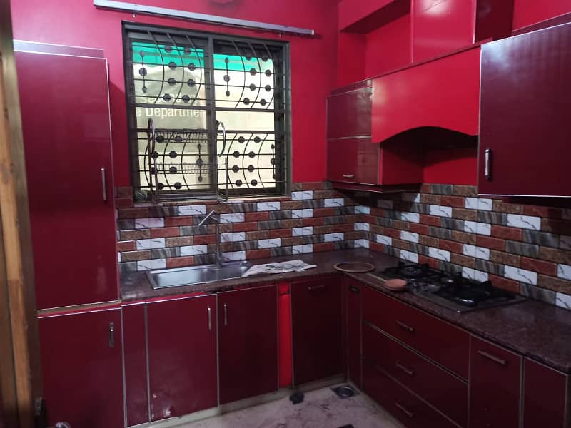 ALLAMA IQBAL TOWN 10 MARLA HOUSE URGENT FOR RENT IN PRIME LOCATION 0