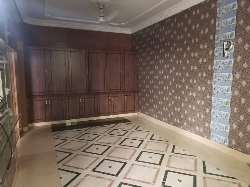 ALLAMA IQBAL TOWN 10 MARLA HOUSE URGENT FOR RENT IN PRIME LOCATION 6