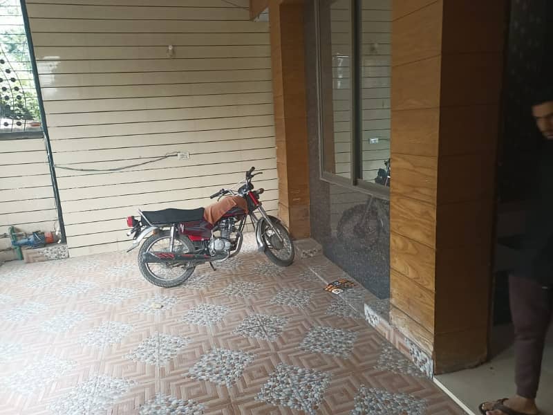 ALLAMA IQBAL TOWN 10 MARLA HOUSE URGENT FOR RENT IN PRIME LOCATION 7