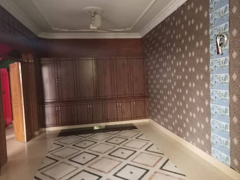 ALLAMA IQBAL TOWN 10 MARLA HOUSE URGENT FOR RENT IN PRIME LOCATION 8