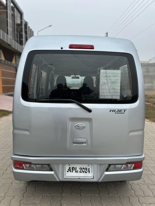 Daihatsu Hijet 2018 5